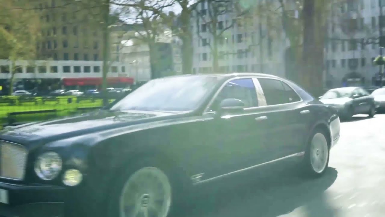 Luxury Chauffeur Services Featuring the Iconic Bentley Mulsanne