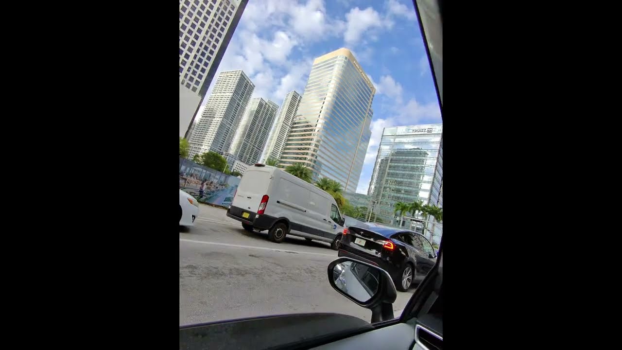Hire a Private Driver in Brickell – Miami’s Financial Hub on Wheels