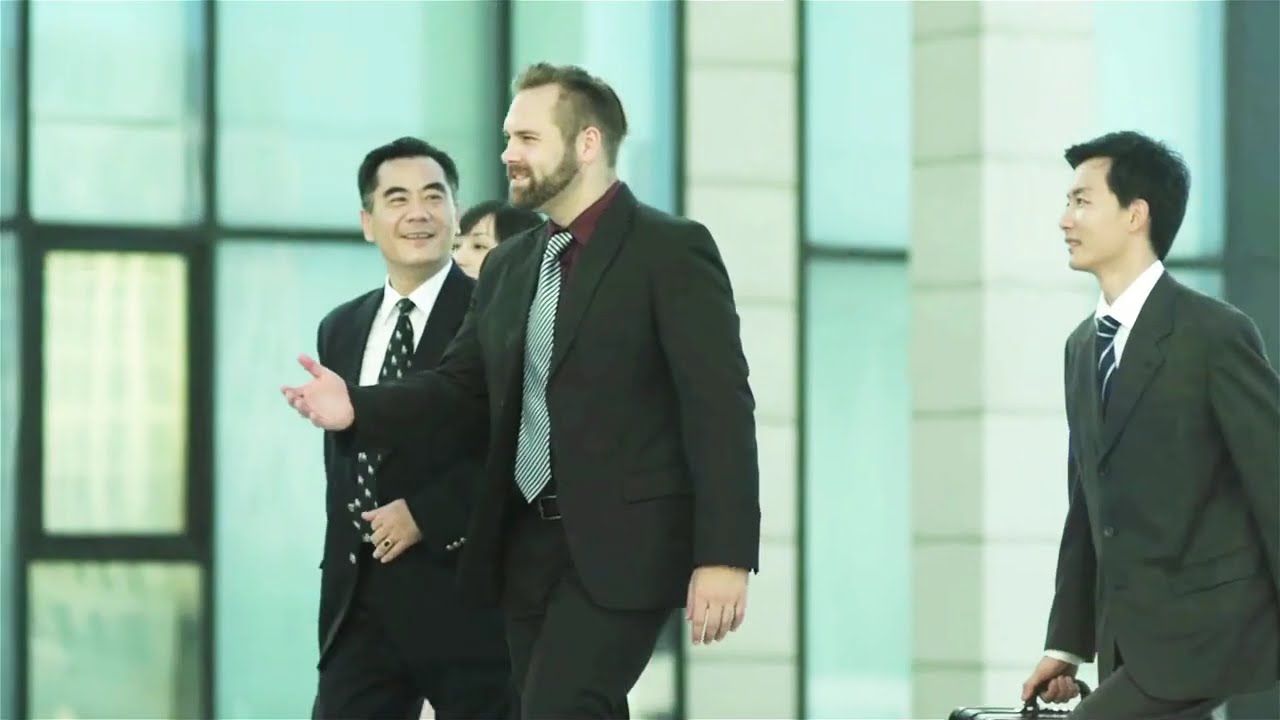 Hire a Mercedes-Benz V-Class for Your Next Group Transfer in Miami